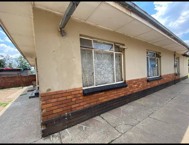 20 BEDROOM HOUSE FOR SALE IN VEREENIGING CENTRAL